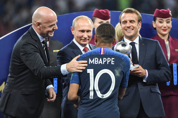 队与防守反 队与防守反